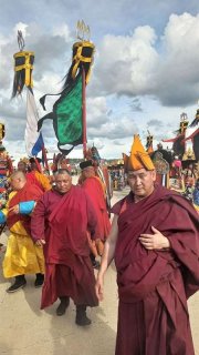 Фото 2 - Представители Центрального духовного управления буддистов Республики Алтай приняли участие в религиозном празднике Даншиг Наадам в Монголии.